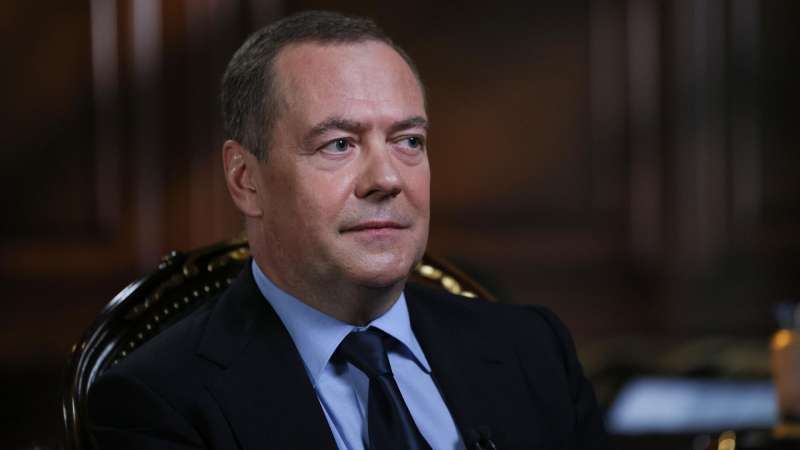 Медведев назвал Украину квазистраной