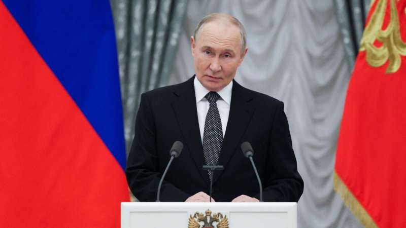 Киевские власти сбегут за границу, заявил Путин