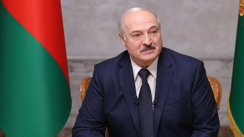 Лукашенко предложил министру культуры навести порядок или умереть