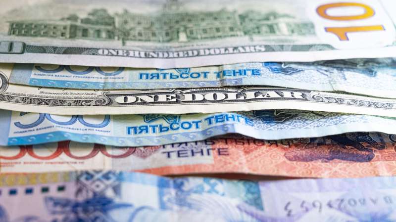 Мир и тенге – что ждет Казахстан и его валюту в будущем году
