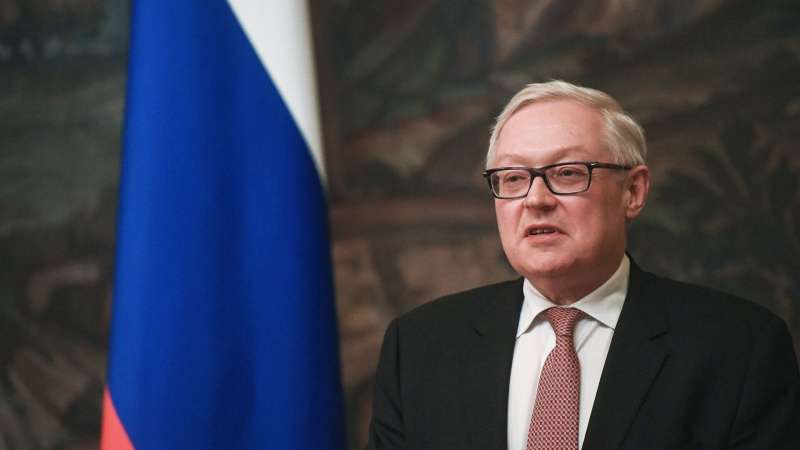 Существует опасность, что в Сирии вновь поднимет голову ИГ*, заявил Рябков