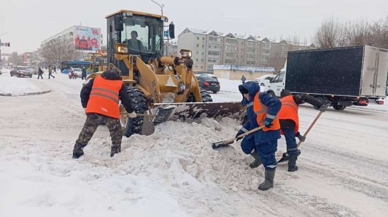Свыше 2,6 тысяч коммунальщиков Астаны вышли на уборку снега
