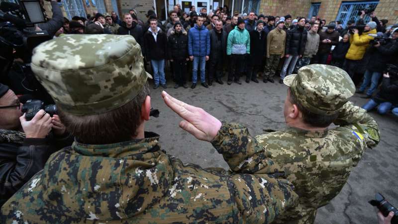 Украинские военкоматы вымогают деньги за шанс избежать смерти на фронте
